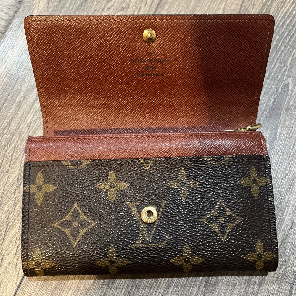 Authentic Louis Vuitton monogram bifold wallet - Picture 5 of 13